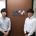 CodeShipのロゴの前で撮った写真